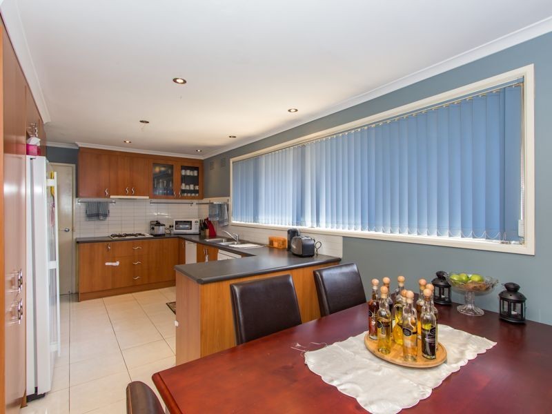 13 Dunbar Avenue, Cranbourne VIC 3977