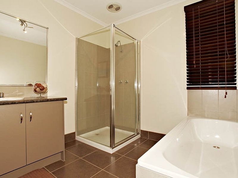 37 Lockwood Rise, Lynbrook VIC 3975