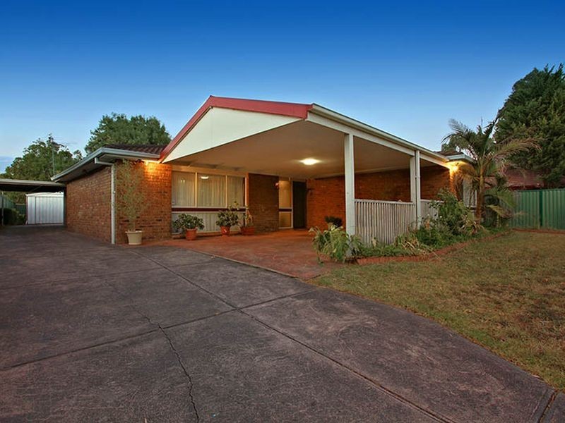 25 Endeavour Drive, Cranbourne North VIC 3977