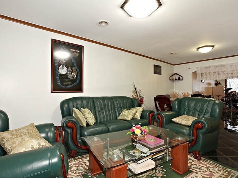 25 Endeavour Drive, Cranbourne North VIC 3977