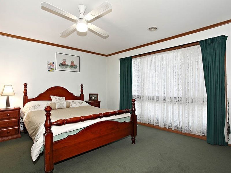 25 Endeavour Drive, Cranbourne North VIC 3977