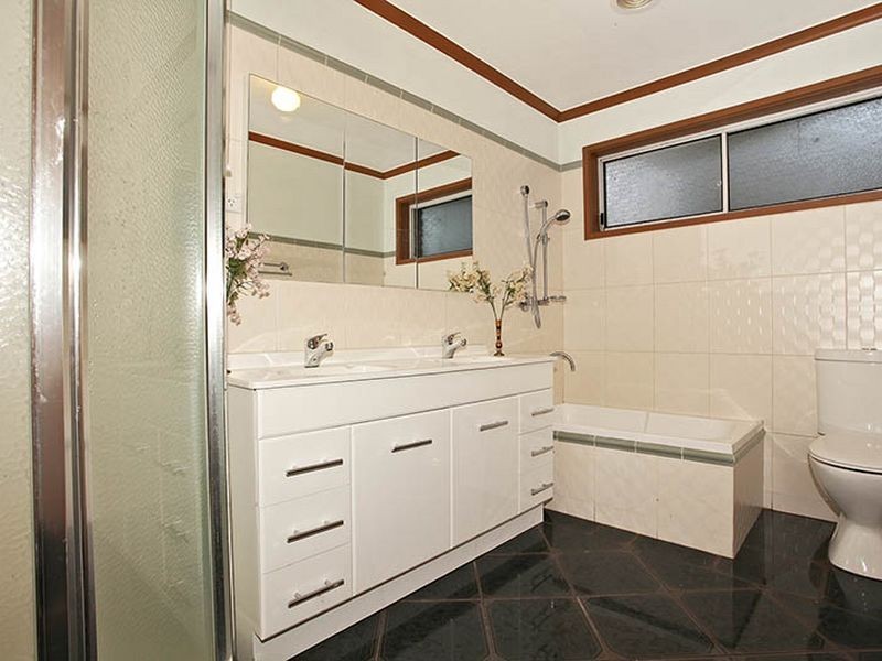 25 Endeavour Drive, Cranbourne North VIC 3977