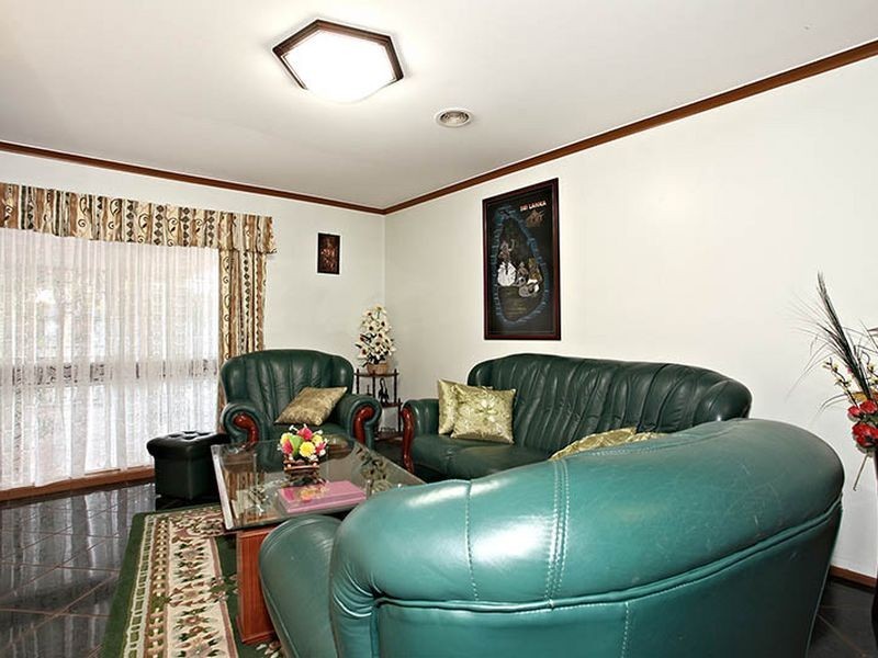 25 Endeavour Drive, Cranbourne North VIC 3977