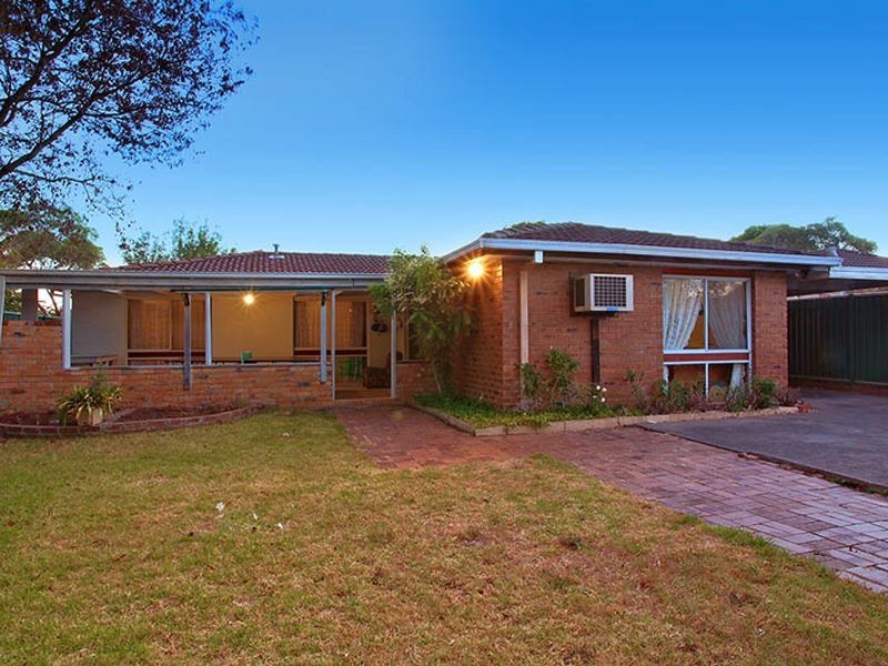 25 Endeavour Drive, Cranbourne North VIC 3977