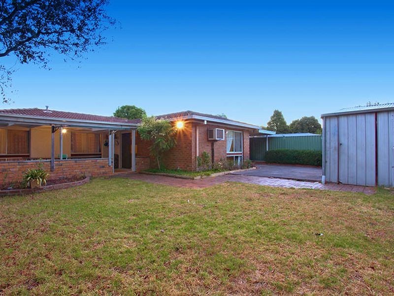 25 Endeavour Drive, Cranbourne North VIC 3977