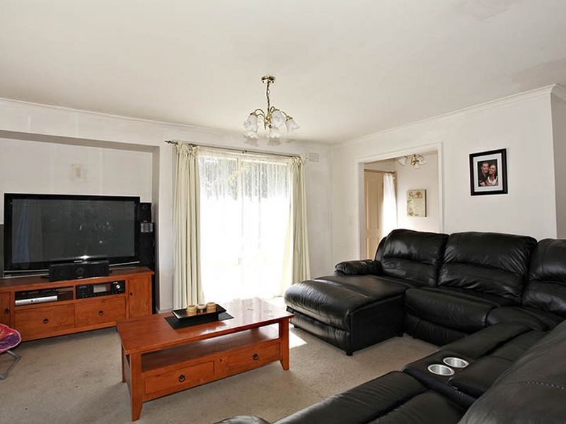 2 Barkly Street, Cranbourne VIC 3977