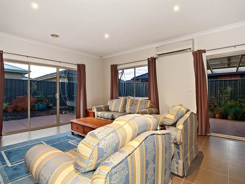 7 Perry Circuit, Cranbourne North VIC 3977