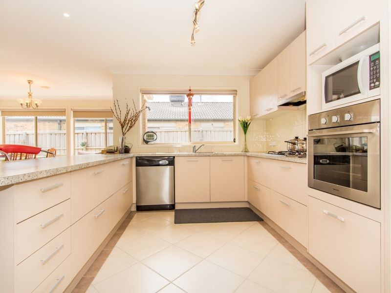 22 Violet Way, Cranbourne VIC 3977