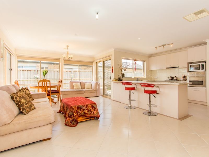 22 Violet Way, Cranbourne VIC 3977