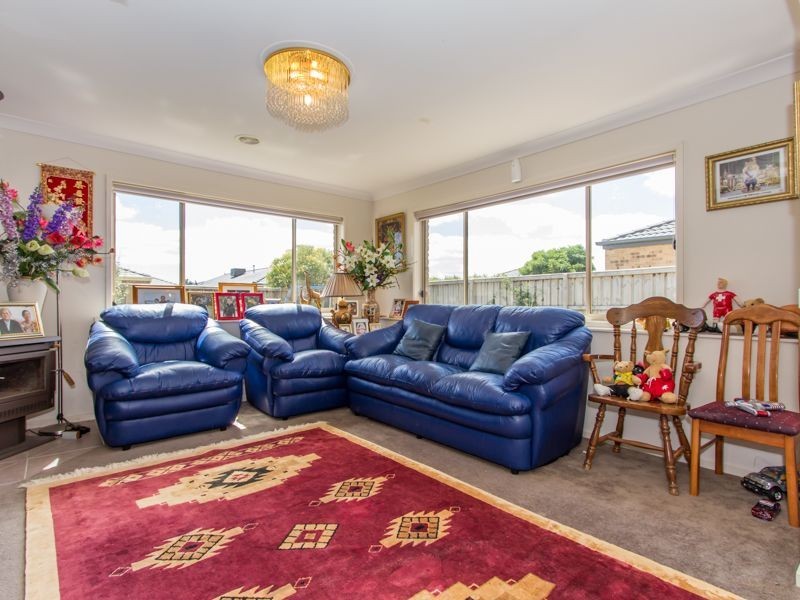 22 Violet Way, Cranbourne VIC 3977