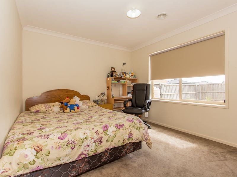 22 Violet Way, Cranbourne VIC 3977