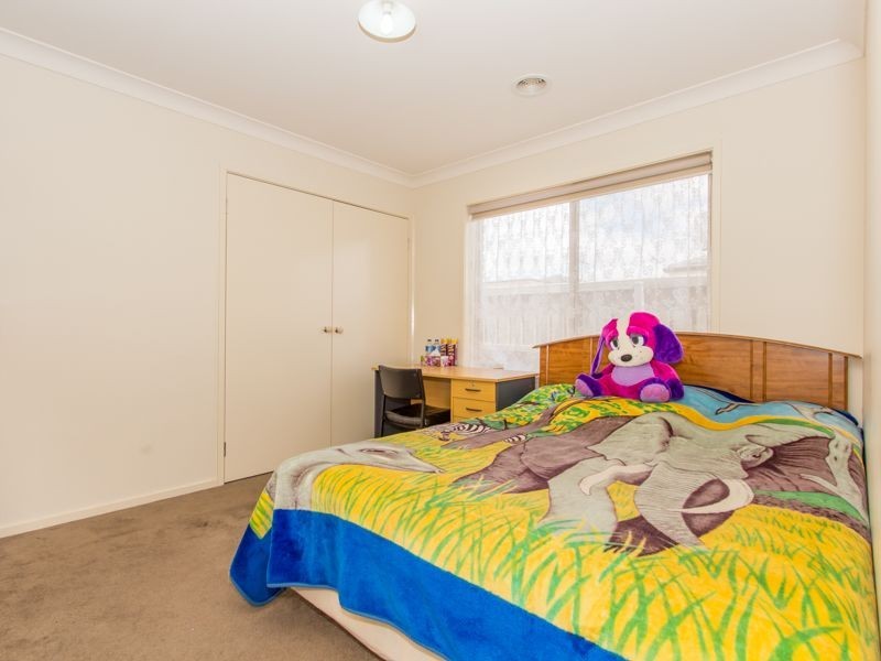 22 Violet Way, Cranbourne VIC 3977