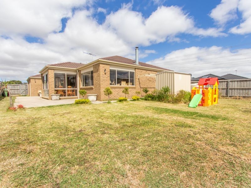 22 Violet Way, Cranbourne VIC 3977