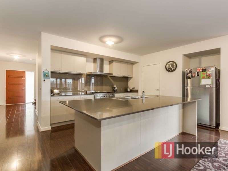56 Selandra Boulevard, Clyde North VIC 3978