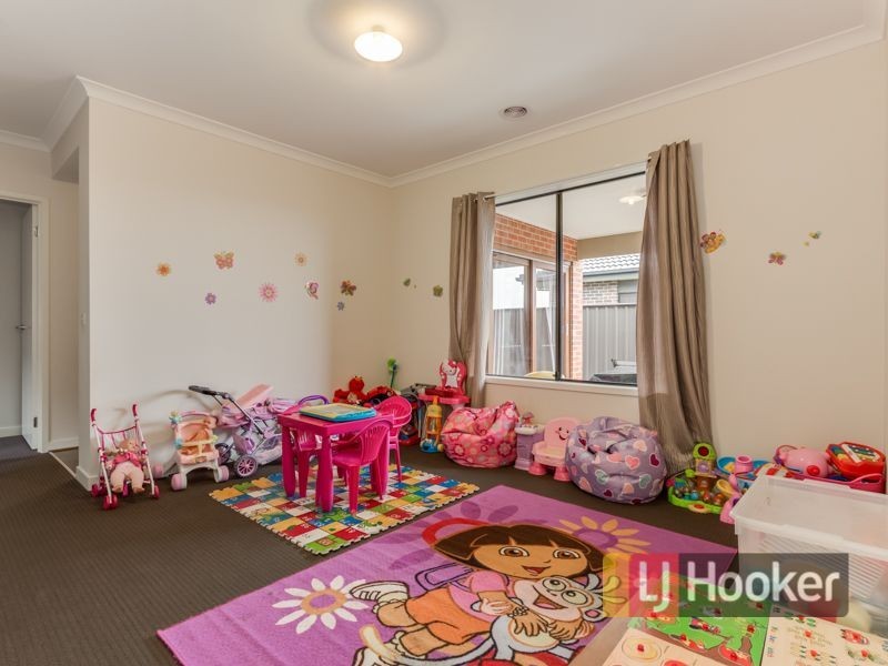 56 Selandra Boulevard, Clyde North VIC 3978