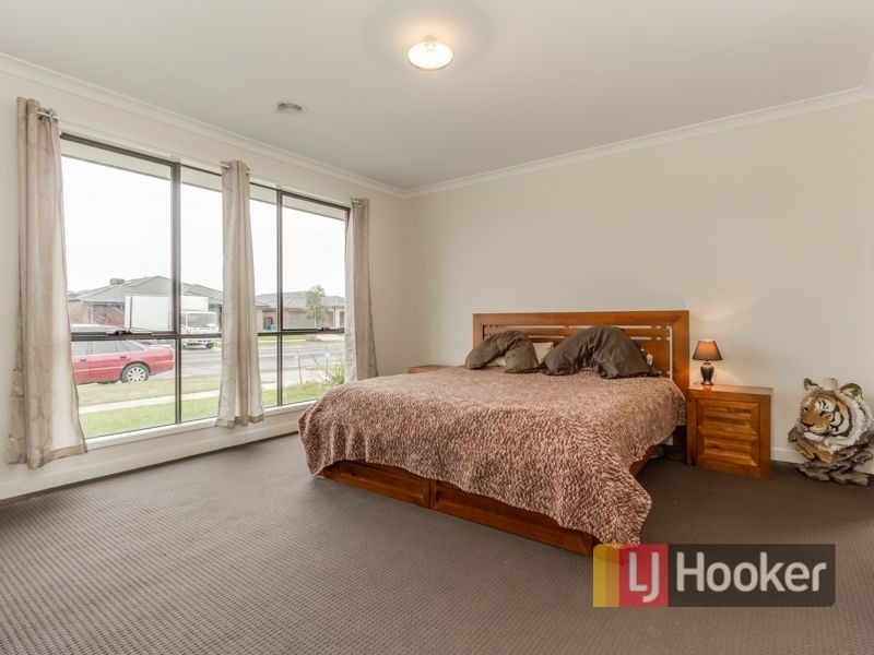 56 Selandra Boulevard, Clyde North VIC 3978