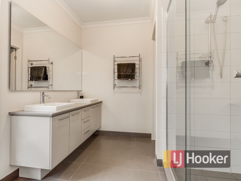 56 Selandra Boulevard, Clyde North VIC 3978