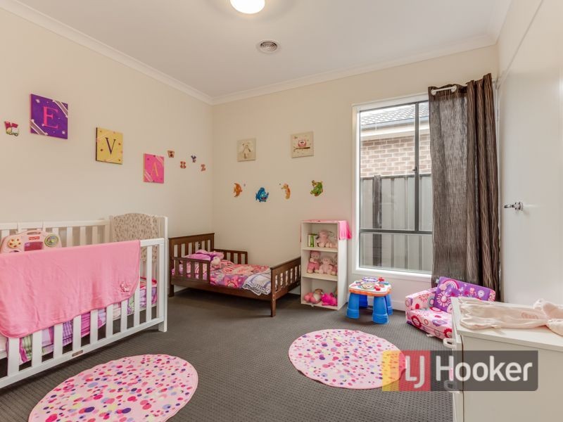 56 Selandra Boulevard, Clyde North VIC 3978