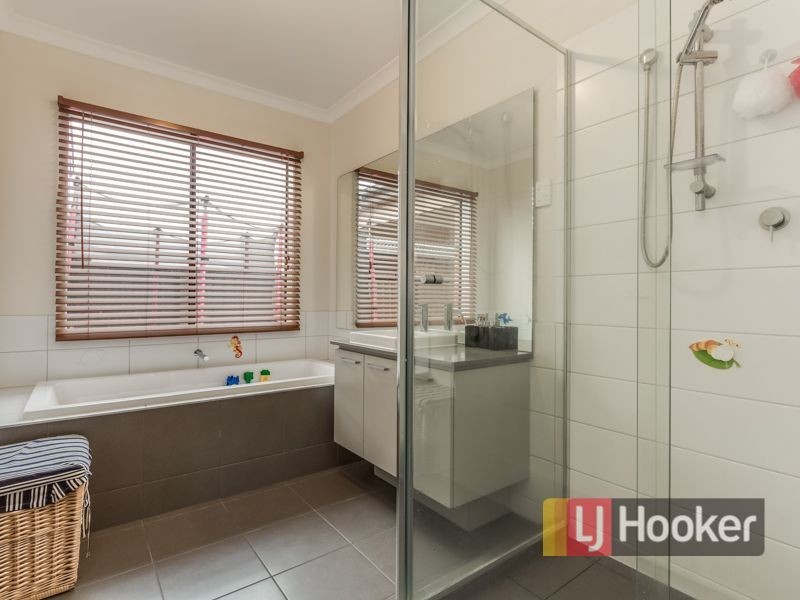 56 Selandra Boulevard, Clyde North VIC 3978