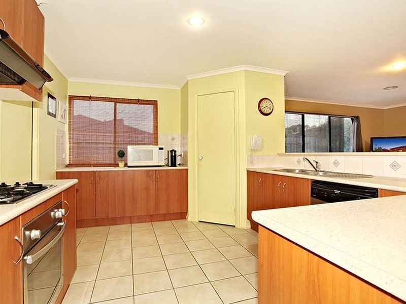 20 Chardonnay Drive, Skye VIC 3977