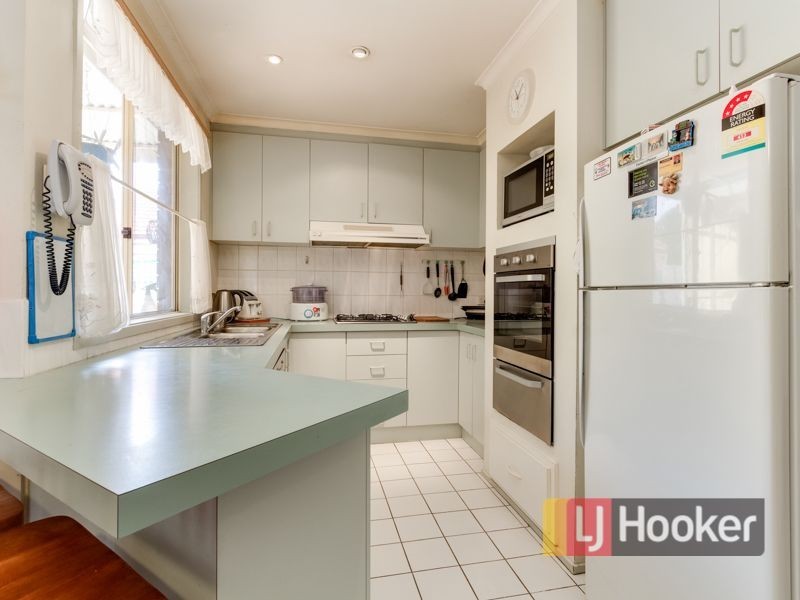 7 Friendship Close, Cranbourne West VIC 3977