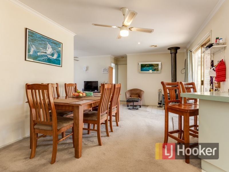 7 Friendship Close, Cranbourne West VIC 3977