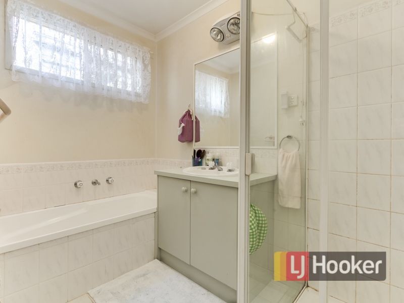 7 Friendship Close, Cranbourne West VIC 3977