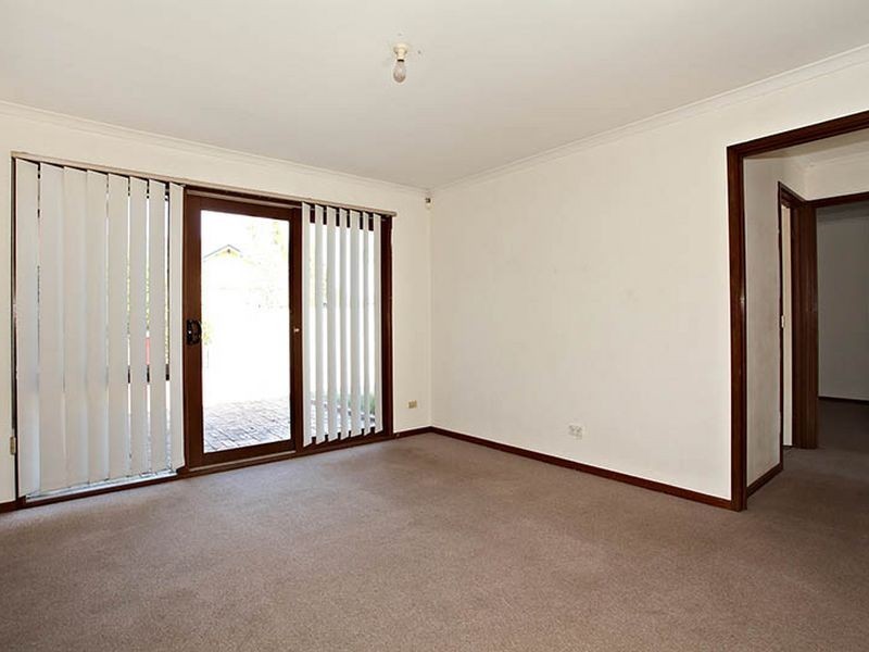 4 Navarre Drive, Cranbourne West VIC 3977