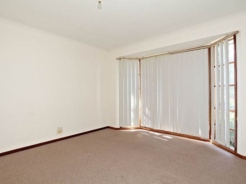 4 Navarre Drive, Cranbourne West VIC 3977