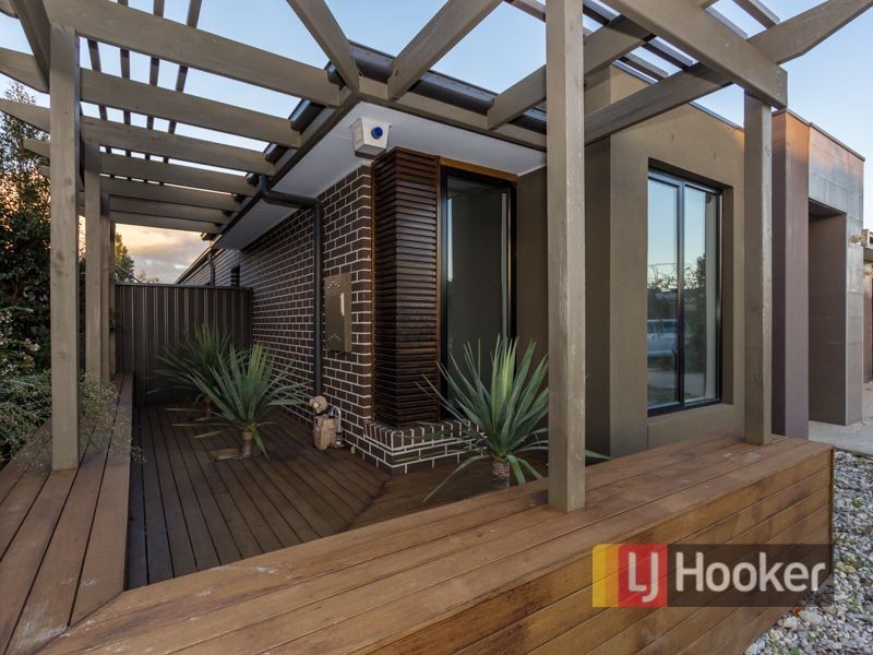 10 Kindred Avenue, Cranbourne North VIC 3977