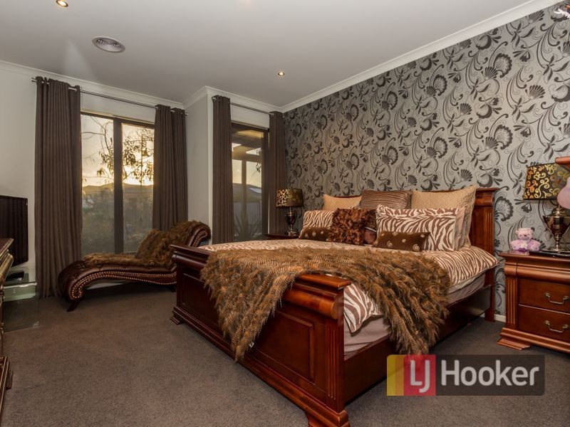 10 Kindred Avenue, Cranbourne North VIC 3977