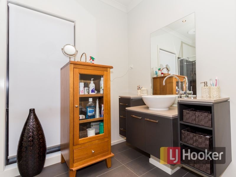 10 Kindred Avenue, Cranbourne North VIC 3977