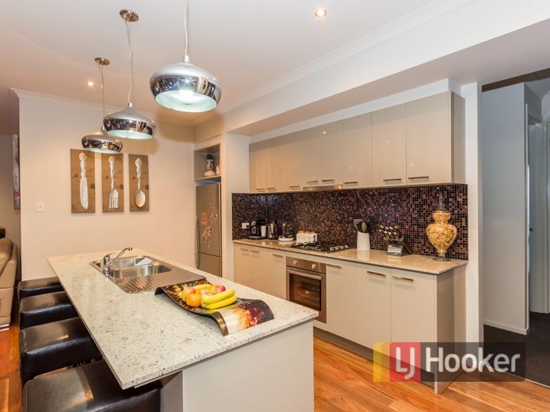 10 Kindred Avenue, Cranbourne North VIC 3977