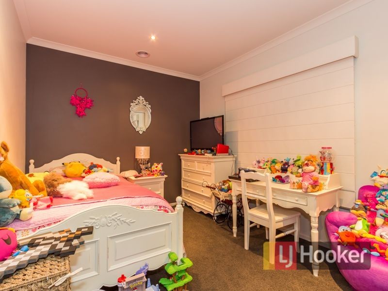 10 Kindred Avenue, Cranbourne North VIC 3977