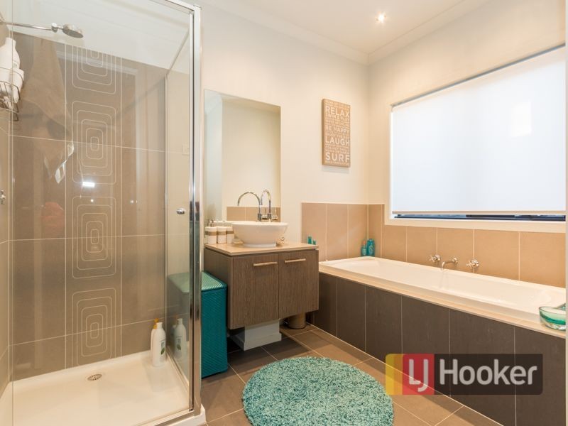 10 Kindred Avenue, Cranbourne North VIC 3977