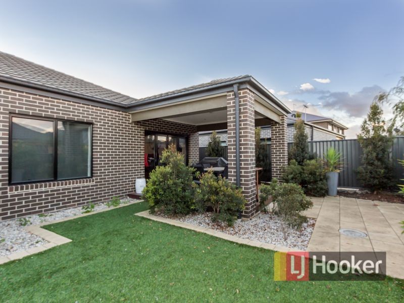 10 Kindred Avenue, Cranbourne North VIC 3977
