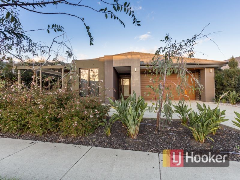 10 Kindred Avenue, Cranbourne North VIC 3977