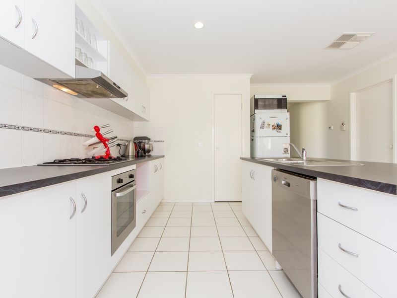 4 Gatehouse Parade, Cranbourne East VIC 3977