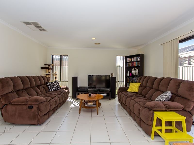 4 Gatehouse Parade, Cranbourne East VIC 3977