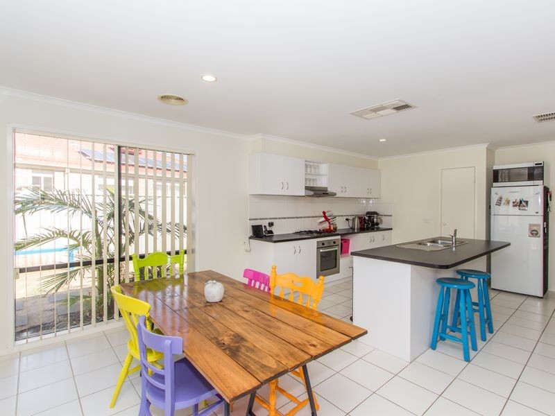 4 Gatehouse Parade, Cranbourne East VIC 3977