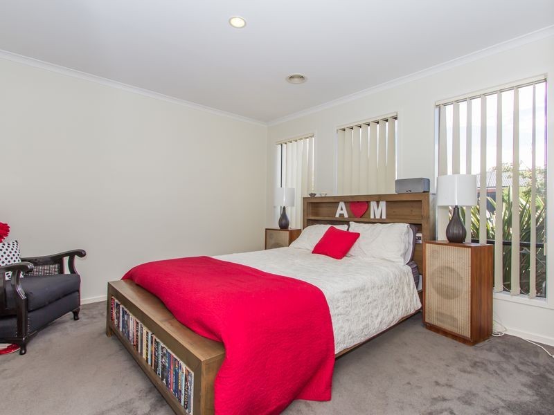 4 Gatehouse Parade, Cranbourne East VIC 3977