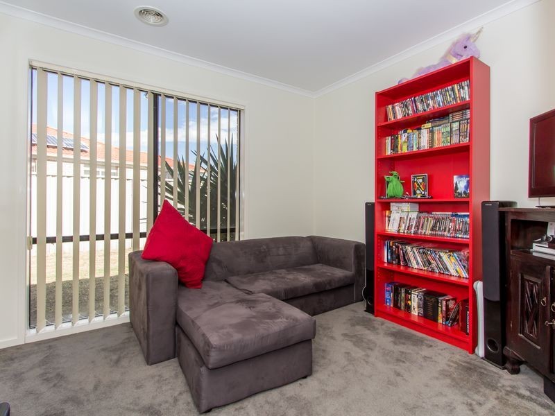 4 Gatehouse Parade, Cranbourne East VIC 3977