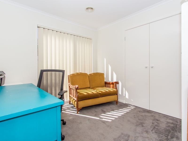 4 Gatehouse Parade, Cranbourne East VIC 3977