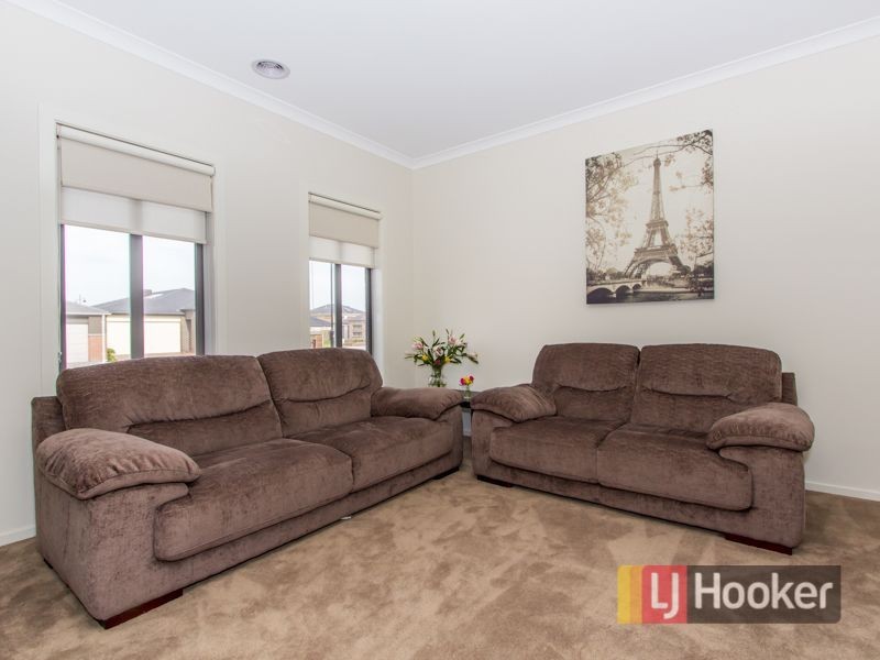 4 Faringdon Crescent, Cranbourne North VIC 3977