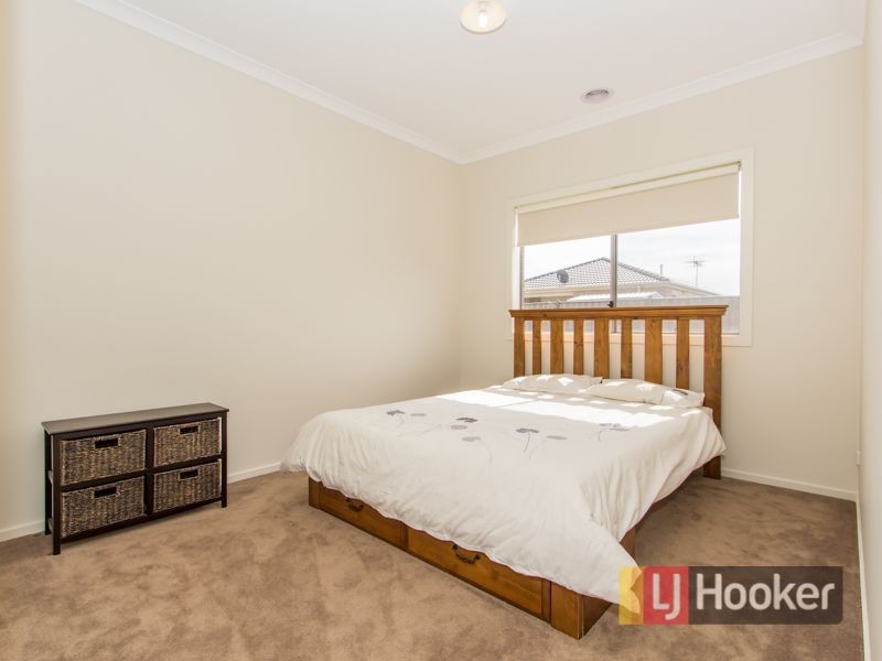 4 Faringdon Crescent, Cranbourne North VIC 3977