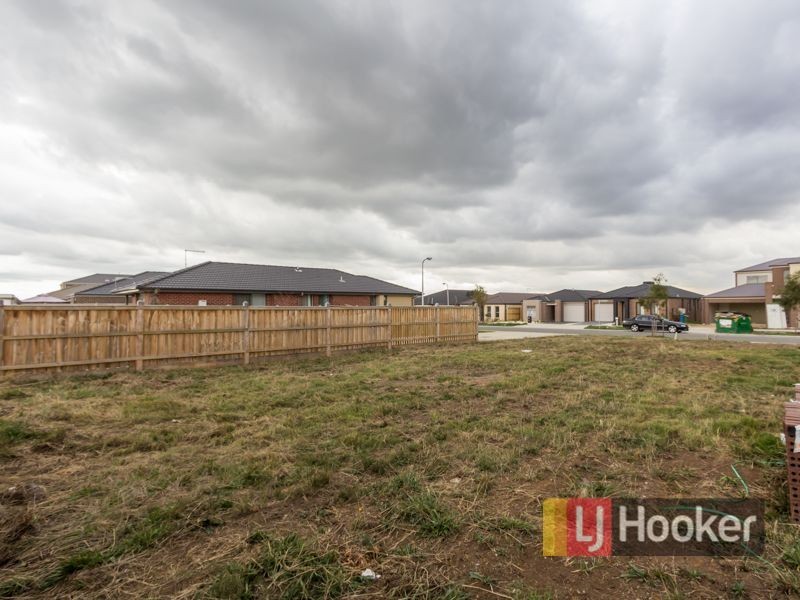 18 Copernicus Circuit, Cranbourne West VIC 3977