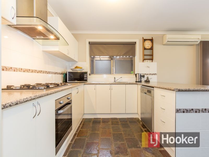 48 Bernborough Avenue, Cranbourne West VIC 3977