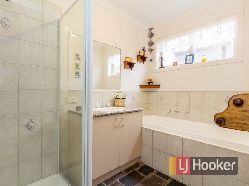 48 Bernborough Avenue, Cranbourne West VIC 3977