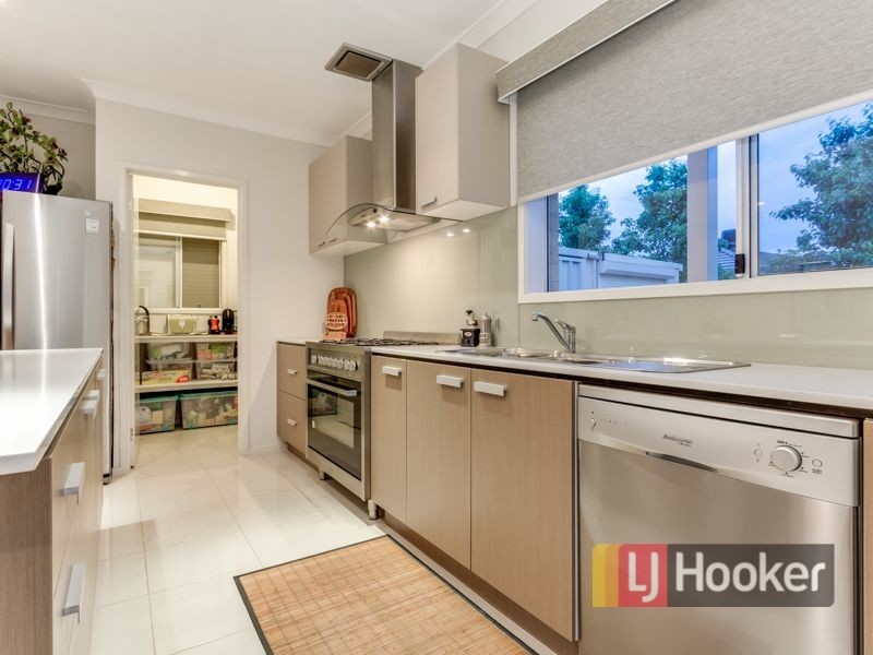 16 William Thwaites Boulevard, Cranbourne North VIC 3977