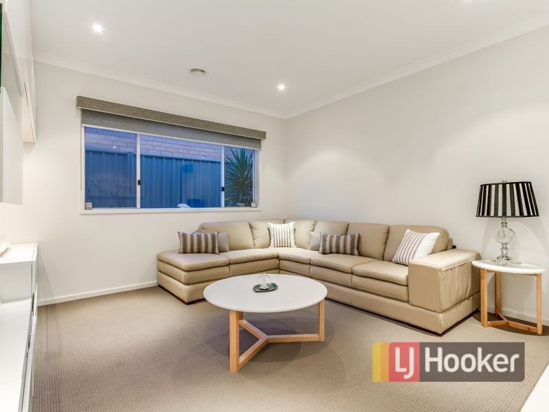 16 William Thwaites Boulevard, Cranbourne North VIC 3977